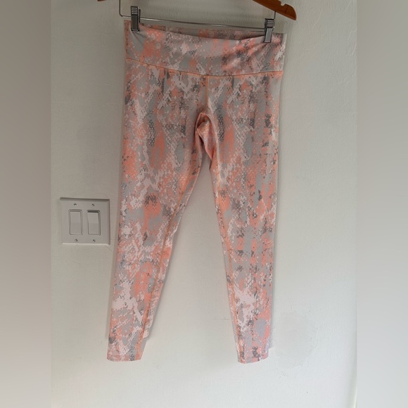 ALO Yoga Leggings - Picture 4 of 9